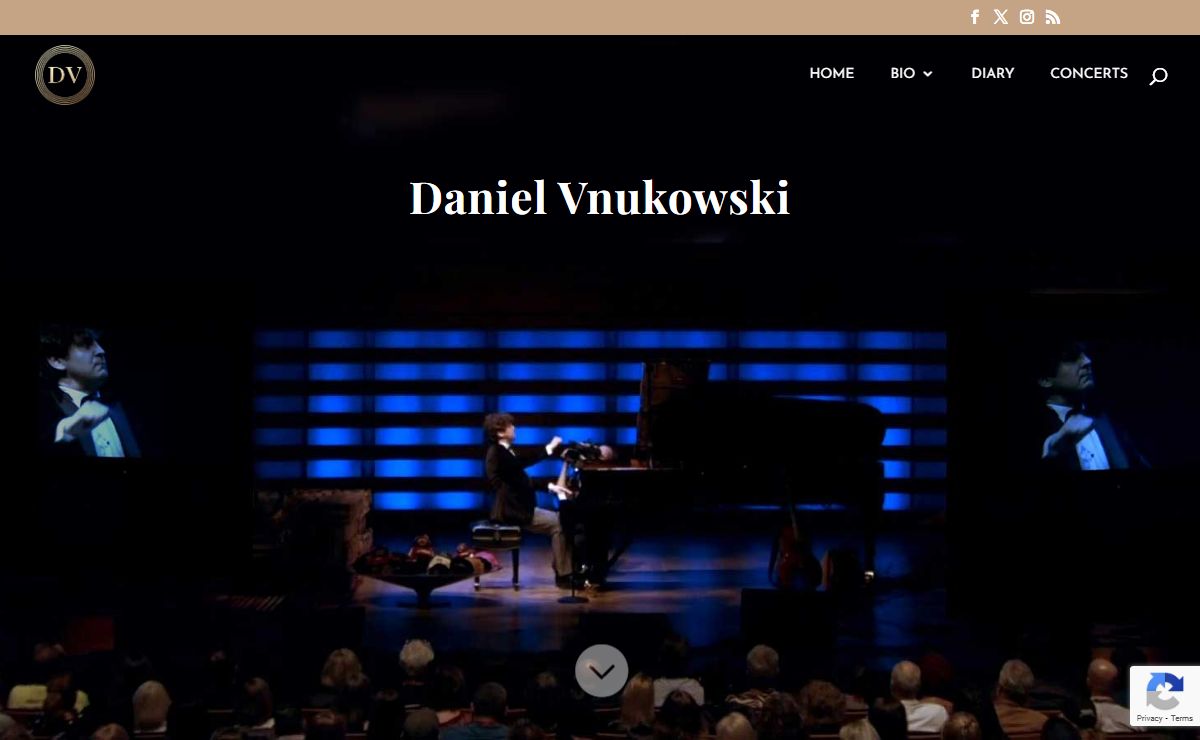 Daniel Vnukowski - Concert Pianist (Official)