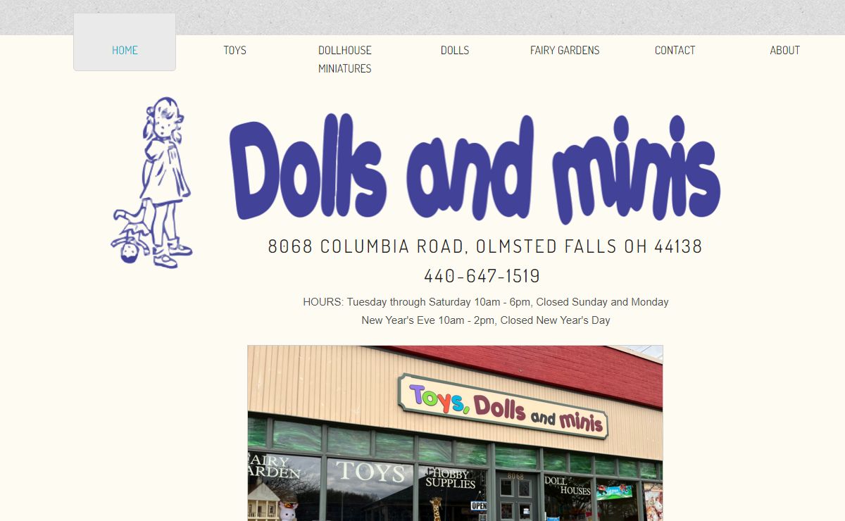 Dolls and Minis - Dollhouse Shop, 18 Girl Dolls and Outfits, Doll