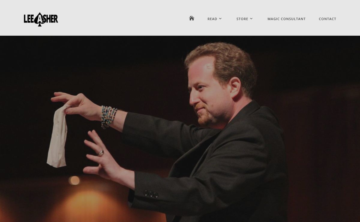 Lee Asher Playing Card & Sleight-of-Hand Magic Trick Expert